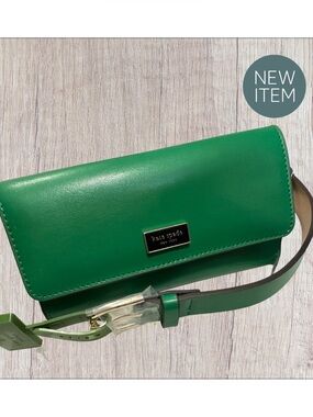 New Authentic kate spade Green Leather  /Belt Bag,Size 7x4x1 Large,Price is Firm